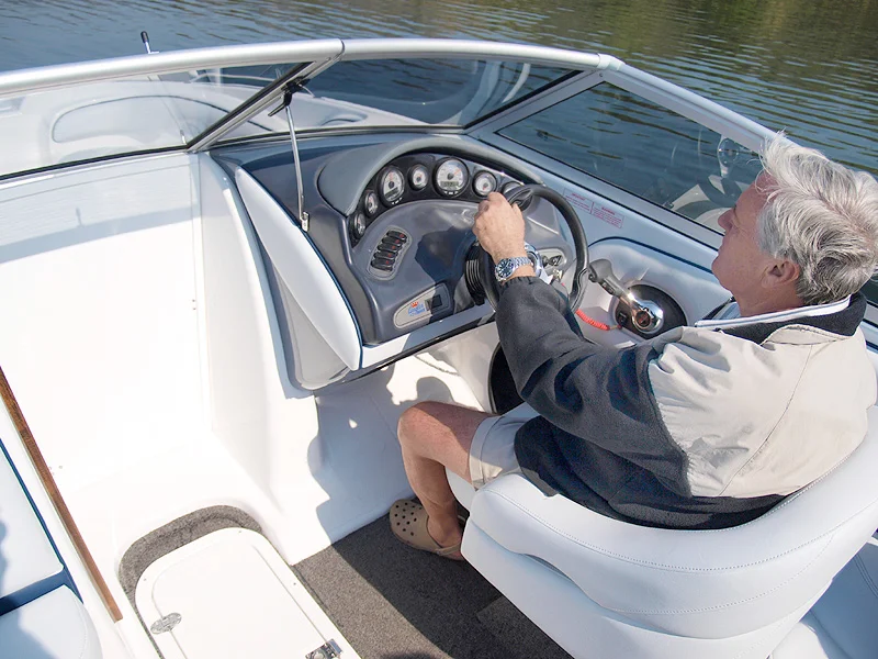 Boat's driver's seat on a swivel base