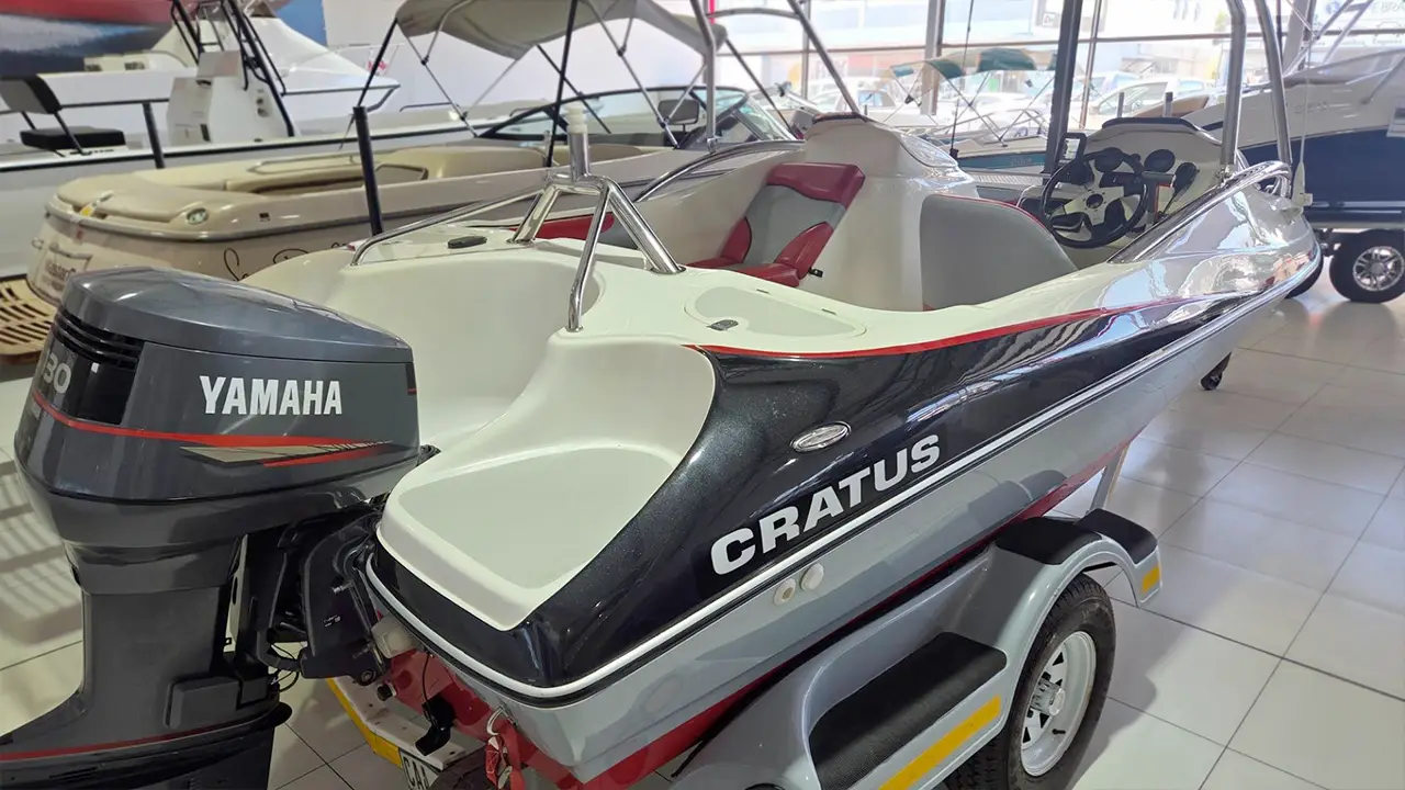 Stern view of the Avante 180