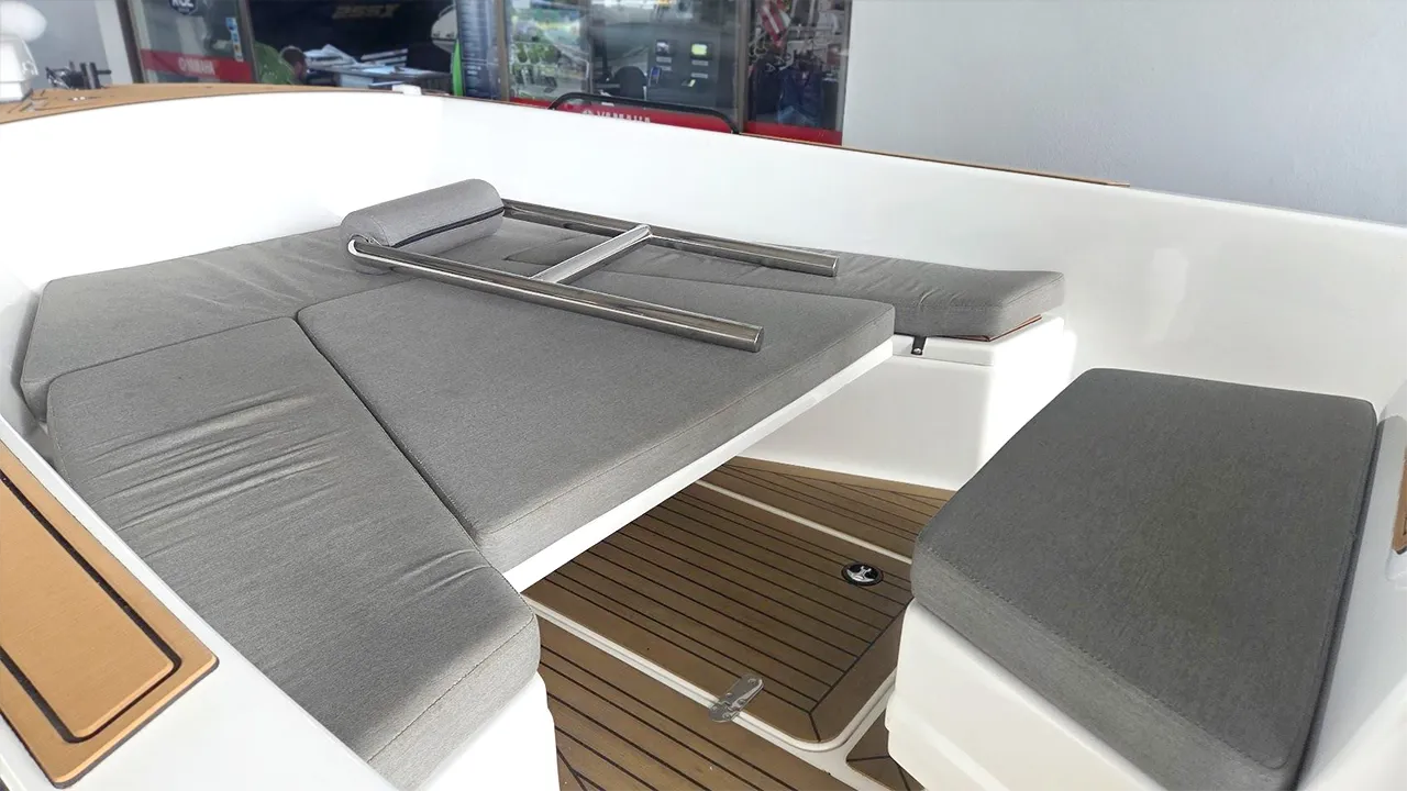 Bow seating