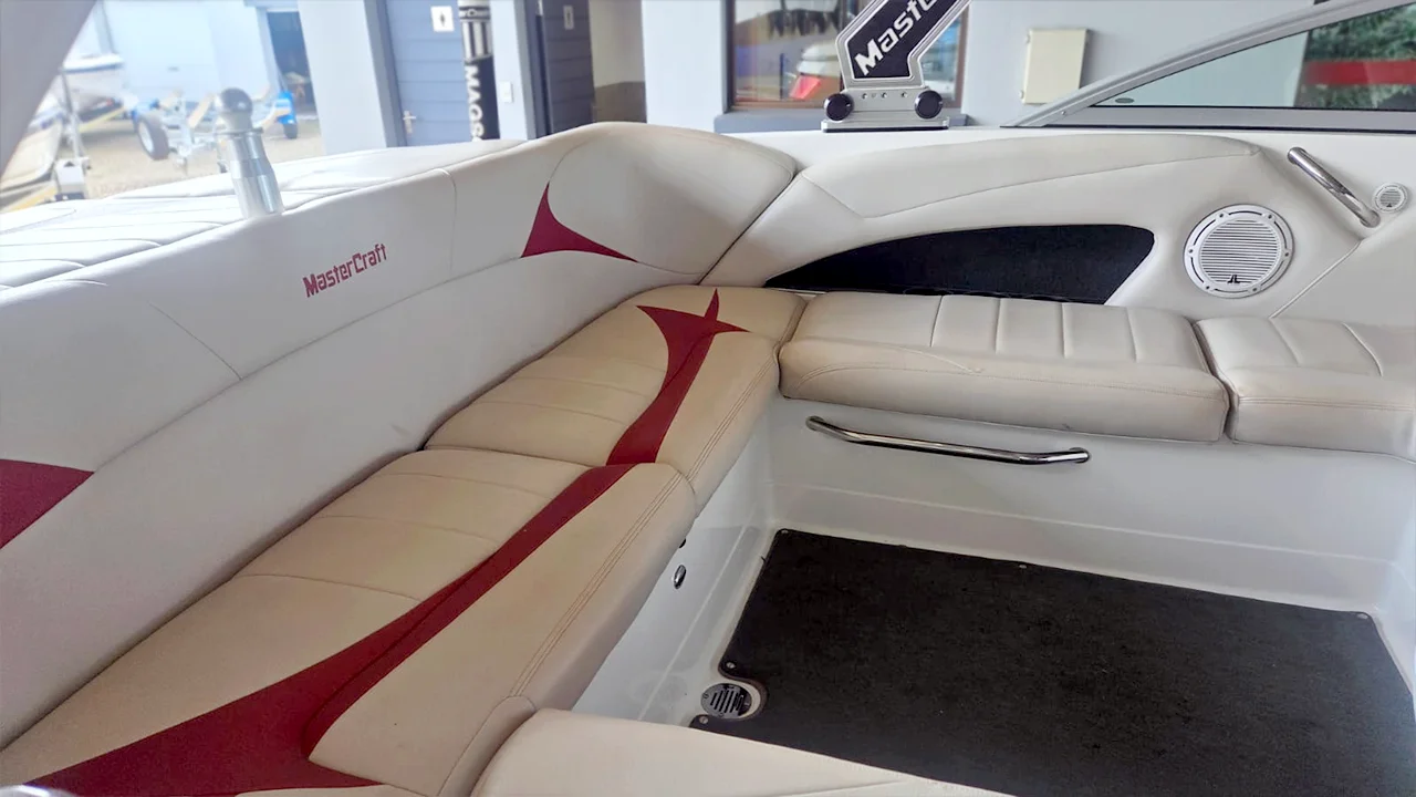 Stern upholstered seats